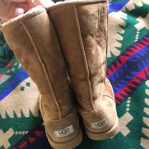 Girls size 4 tall mid-calf UGG 👢